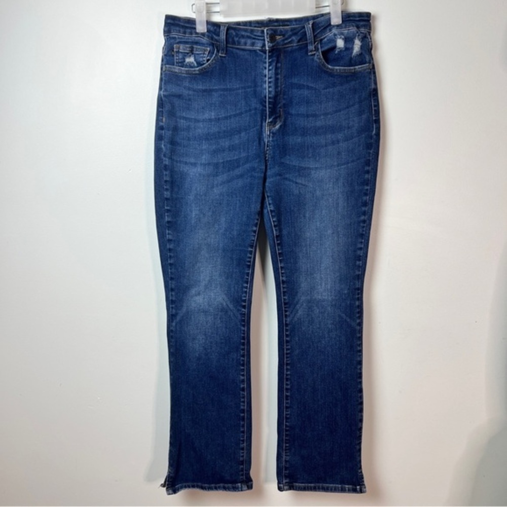 Judy Blue Jeans Size 15/32 Straight Leg Jean – Medium Wash Distressed Pocket